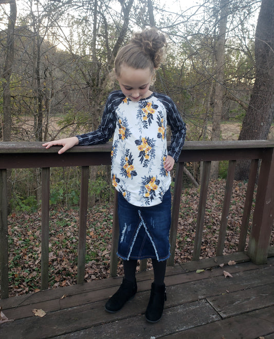 Girl's Black Arrow Raglan Tee